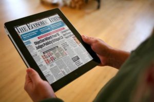 शेयर बाजार में पैसा कमाना चाहते हैं तो खुद को रखें अप टू डेट